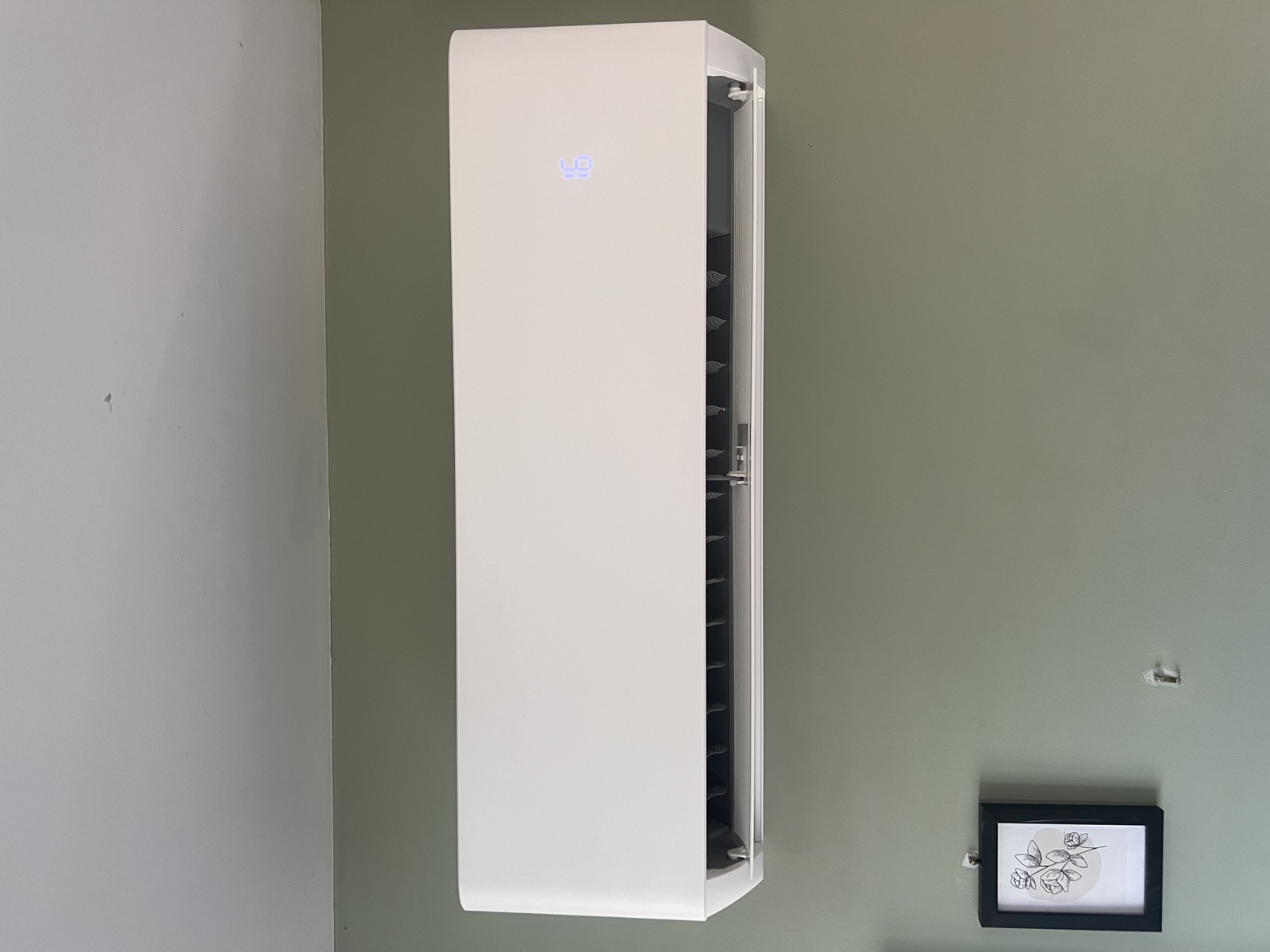 Wall-mounted indoor unit, clean finish